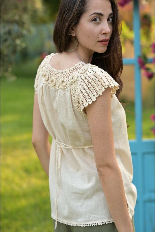 ELİŞİ DANTEL YAKA ROBALI BLUZ - BEJ